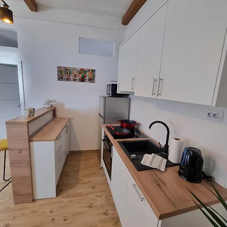 Apartment By The Sea - Porat, Makarska - 16763 *