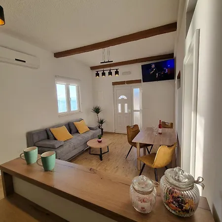 Apartment By The Sea - Porat, Makarska - 16763 *